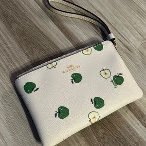 NWT COACH 6978 Corner Zip Wristlet with Apple Print Chalk Multi